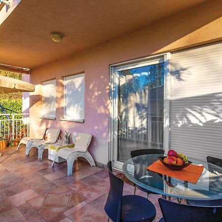 1 Bedroom Amazing Apartment In Fiume Esterno foto
