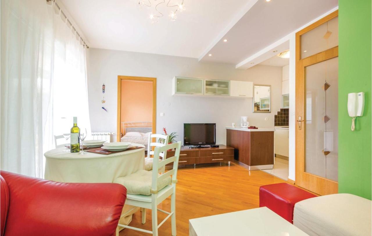 1 Bedroom Amazing Apartment In Fiume Esterno foto