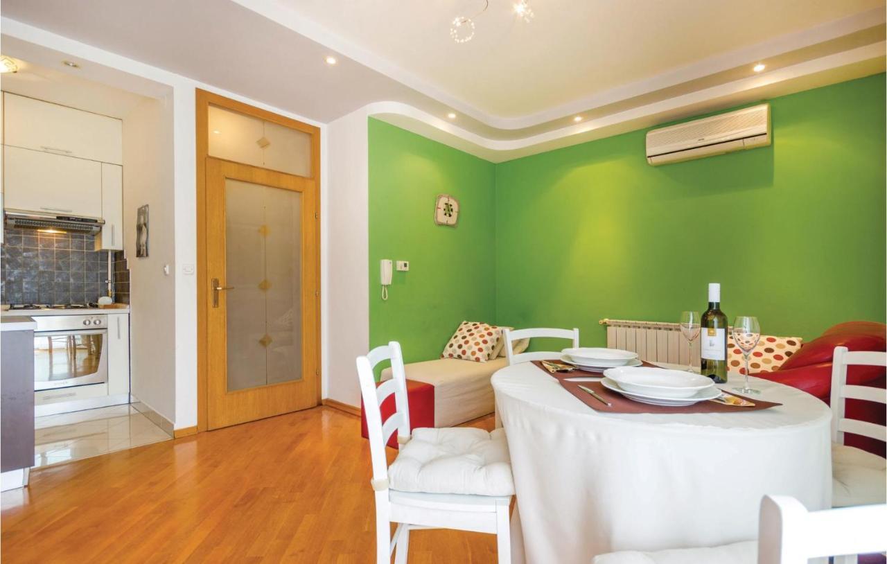 1 Bedroom Amazing Apartment In Fiume Esterno foto