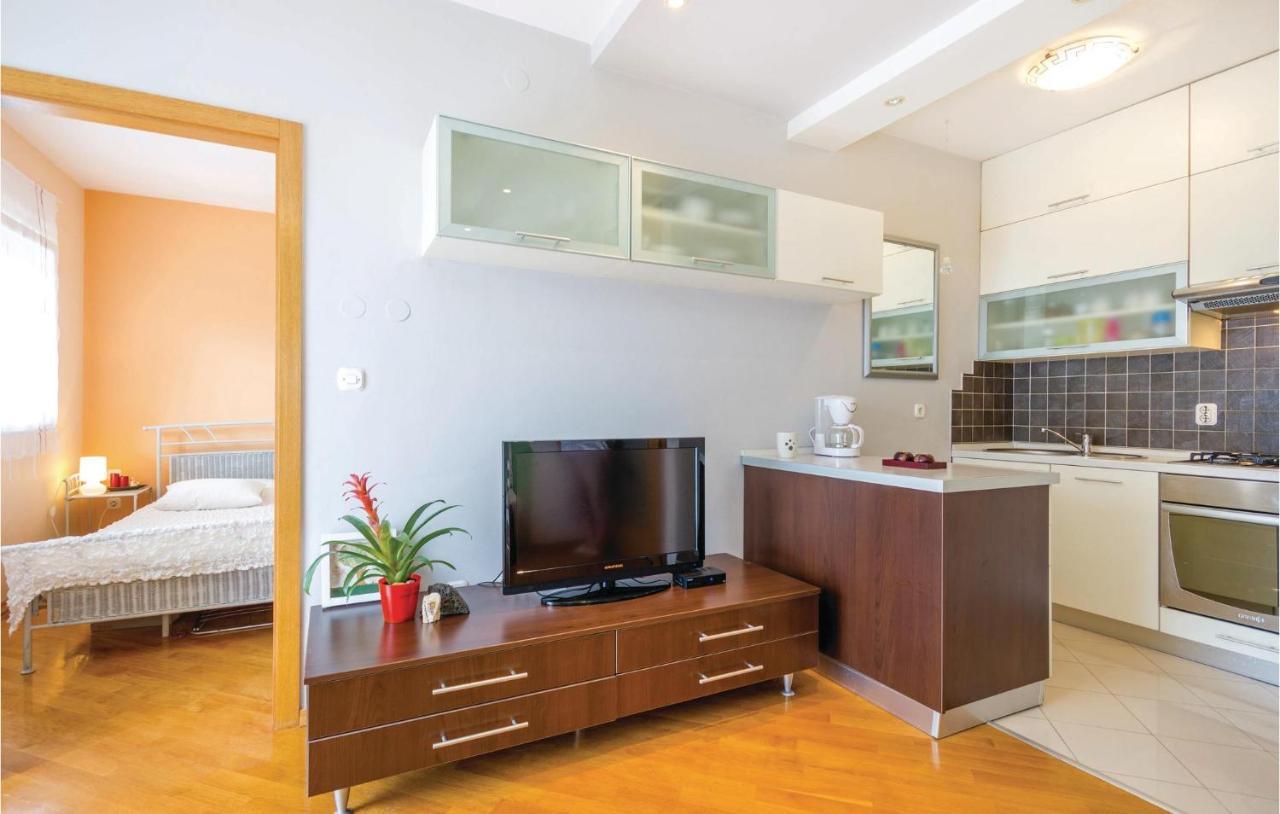1 Bedroom Amazing Apartment In Fiume Esterno foto