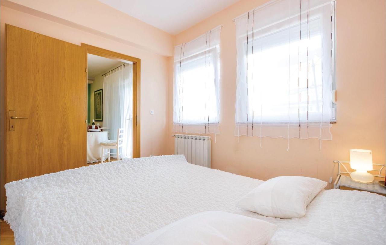 1 Bedroom Amazing Apartment In Fiume Esterno foto