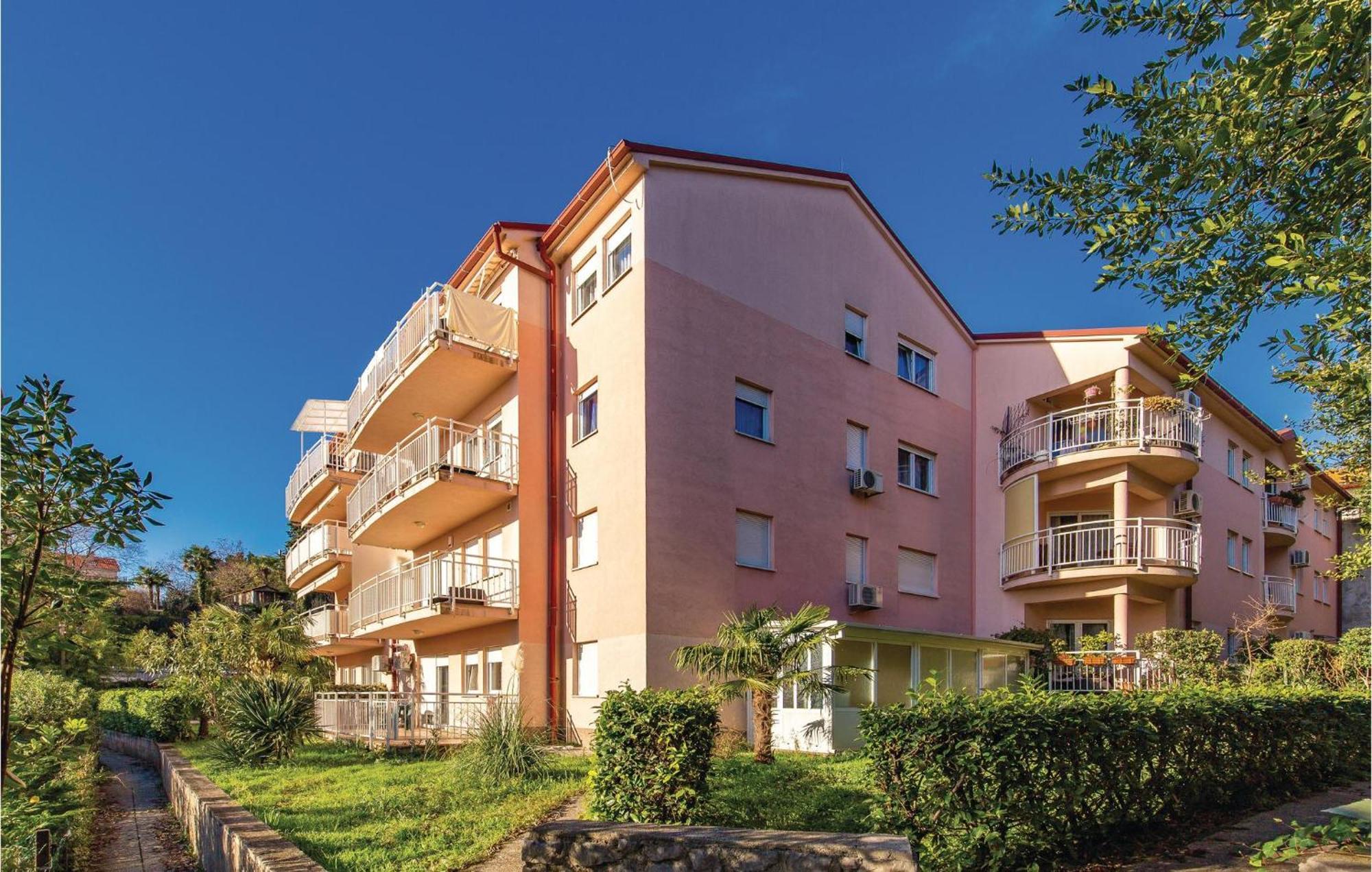 1 Bedroom Amazing Apartment In Fiume Esterno foto